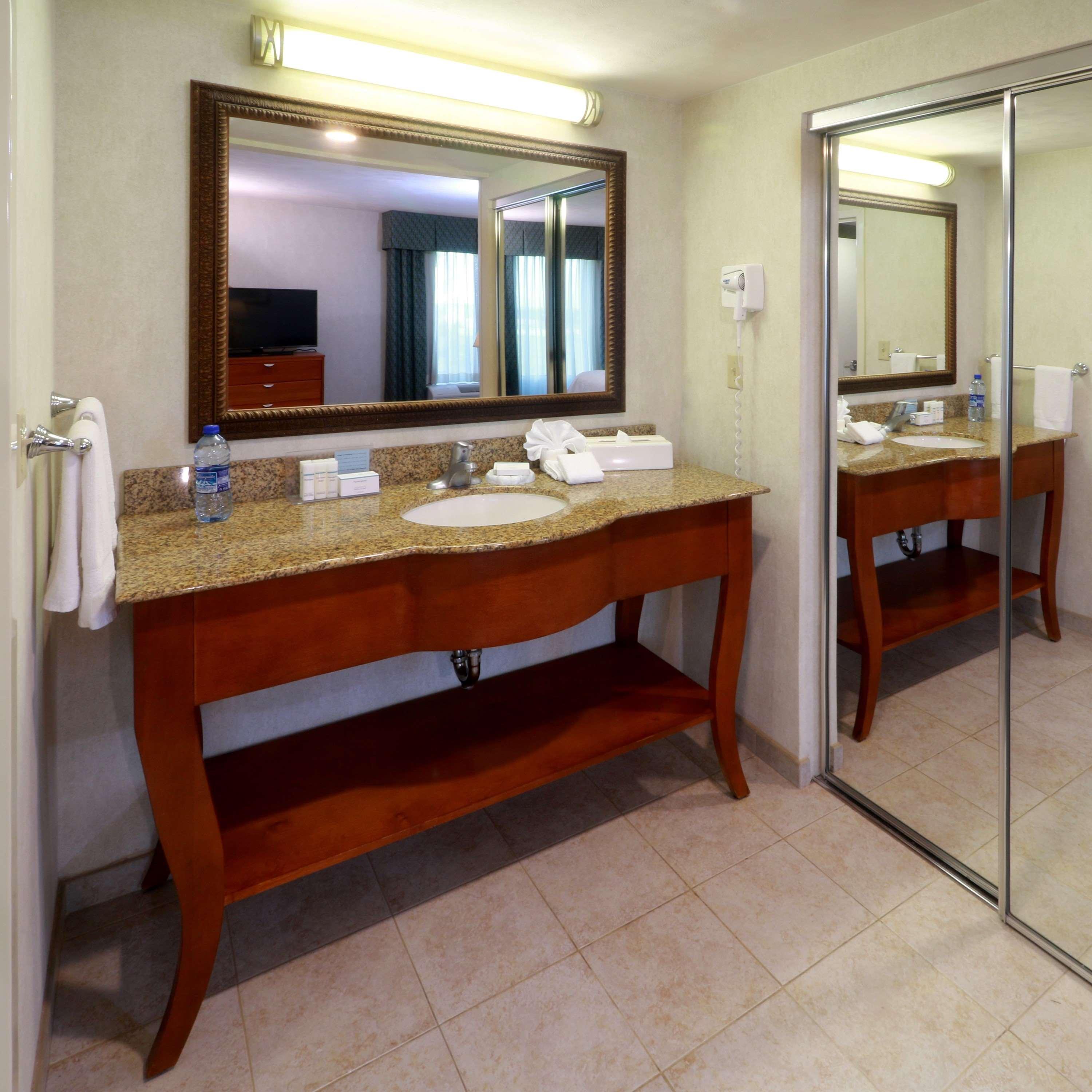 Hotel Hampton By Hilton Reynosa Zona Industrial Exterior foto